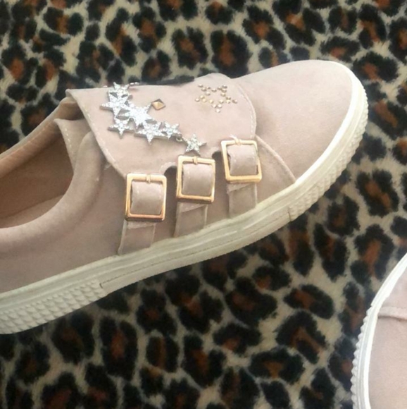 Shoes - Picture 4 of 4